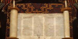 Open_Torah_scroll-wiki-photo-1200×600.jpg